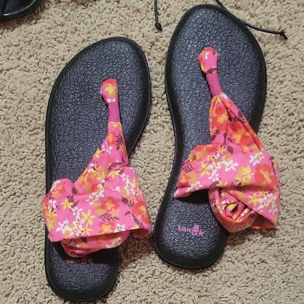 Sanuk Pink Floral Women's Sandals